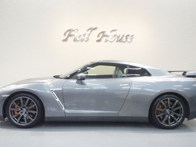 NISSAN GT-R - 1