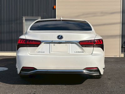LEXUS LS - 6