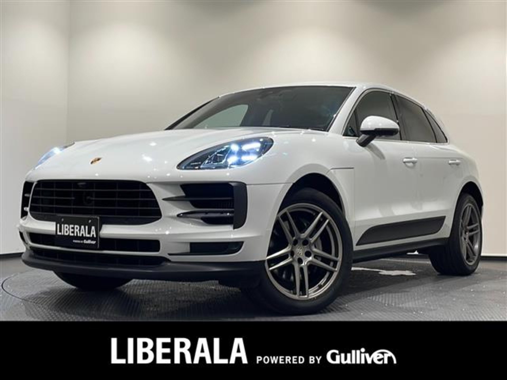 PORSCHE MACAN - View 1