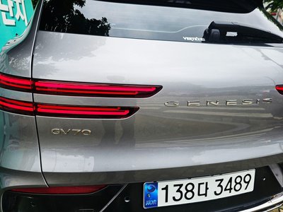 2025 Genesis GV70 — миниатюра 13