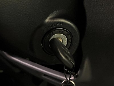 TOYOTA LAND CRUISER 70 - 8