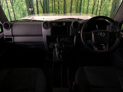 TOYOTA LAND CRUISER 70 - 2