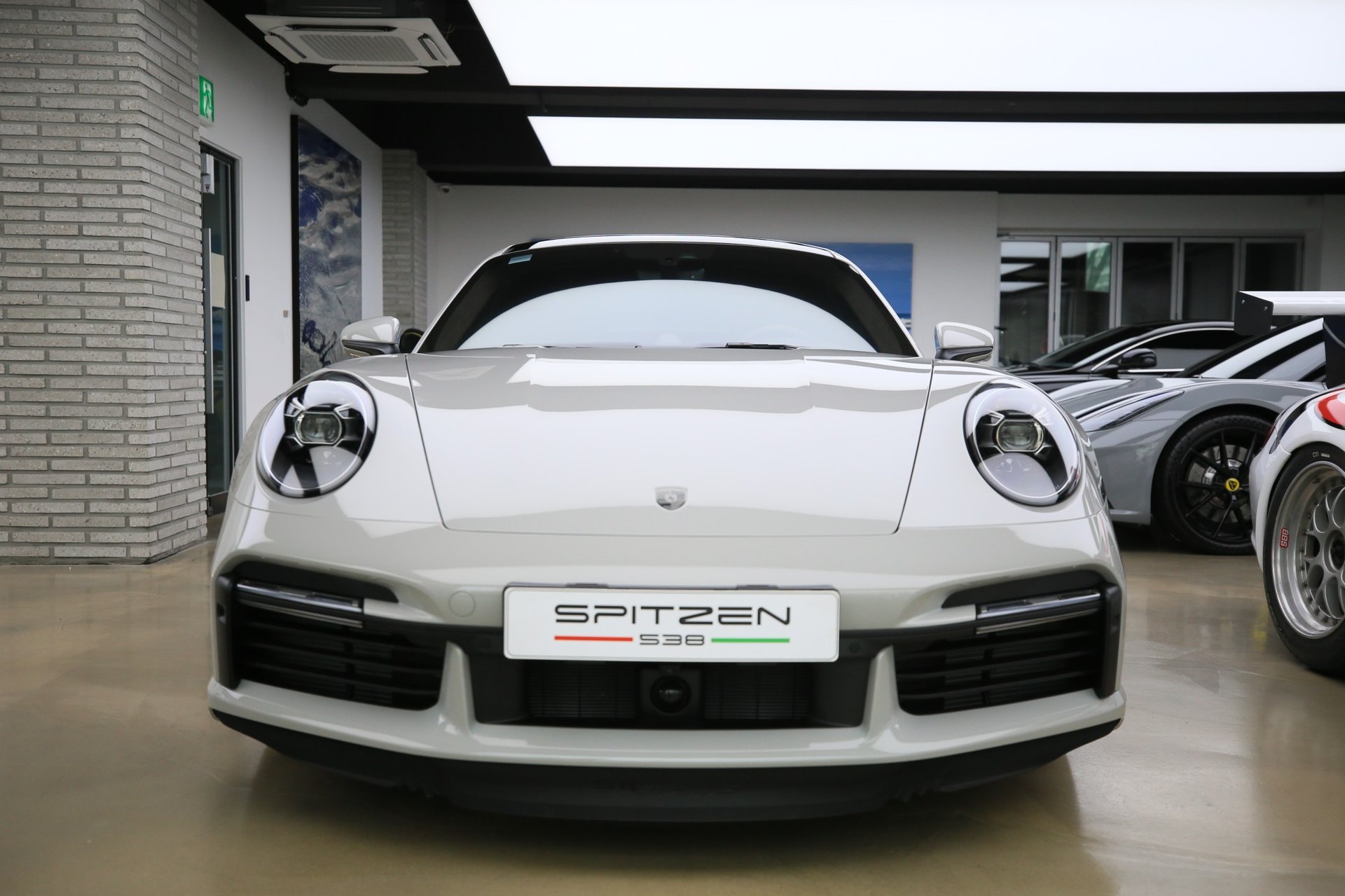 PORSCHE 911 - View 1