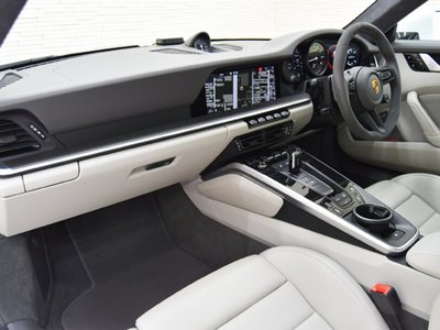 صورة 10 لـ 2020 Porsche 911