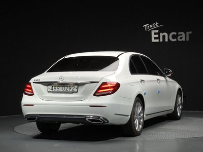 MERCEDES-BENZ E-CLASS - 4
