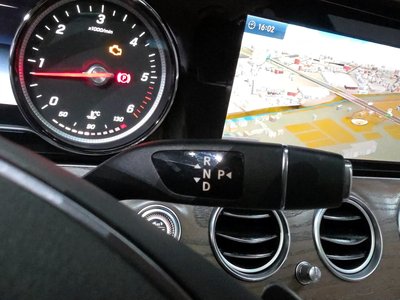 MERCEDES-BENZ E-CLASS - 9