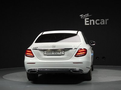 MERCEDES-BENZ E-CLASS - 3