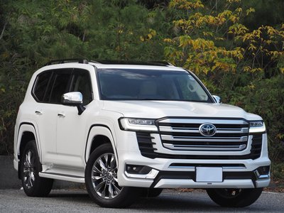 TOYOTA LAND CRUISER 300