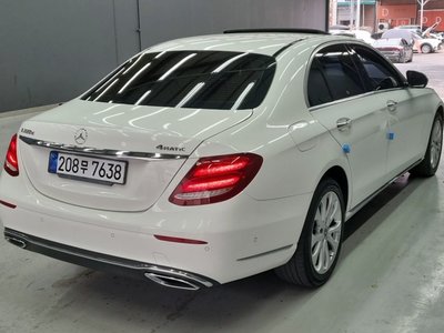 MERCEDES-BENZ E-CLASS - 4