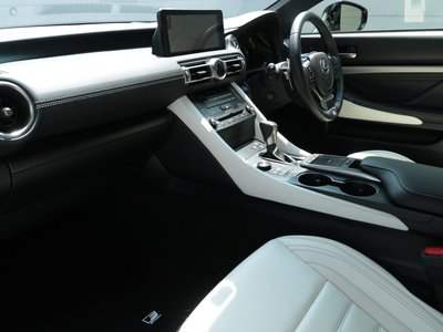 2025 Lexus RC — миниатюра 26