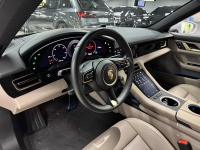 صورة 8 لـ 2025 Porsche TAYCAN