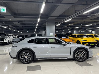 صورة 5 لـ 2025 Porsche TAYCAN