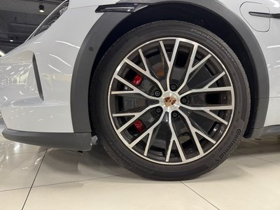 صورة 6 لـ 2025 Porsche TAYCAN