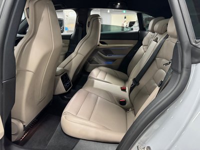 صورة 9 لـ 2025 Porsche TAYCAN