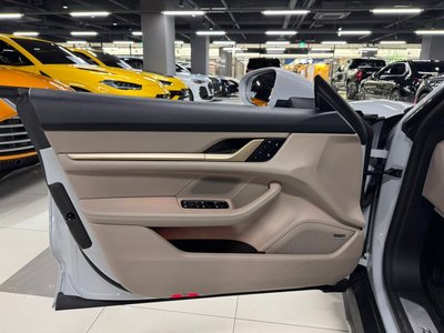 صورة مصغرة 11 لـ 2025 Porsche TAYCAN
