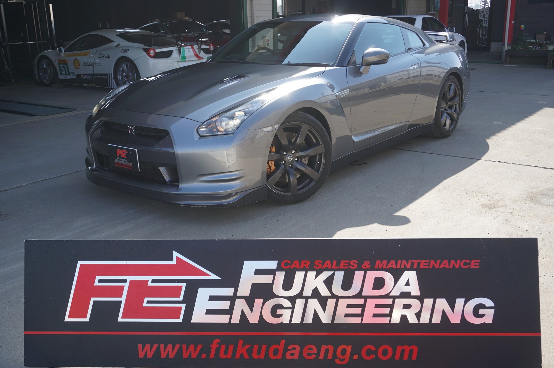 NISSAN GT-R - View 1