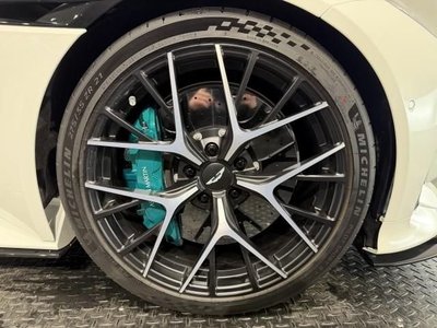 ASTON MARTIN DB12 VOLANTE - 9