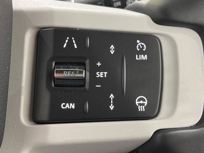 LAND ROVER DEFENDER - 8