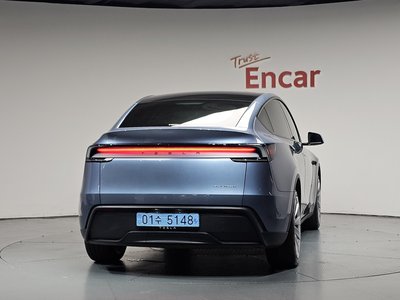 TESLA MODEL Y - 4