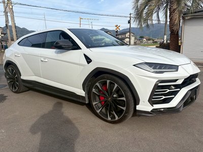 LAMBORGHINI URUS - 7
