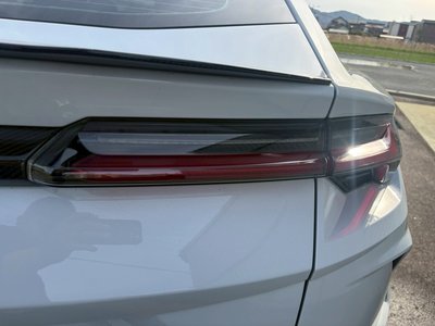 LAMBORGHINI URUS - 10