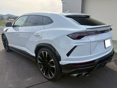 LAMBORGHINI URUS - 4