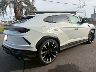 LAMBORGHINI URUS - 6