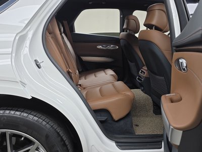 2022 Genesis GV70 — миниатюра 12