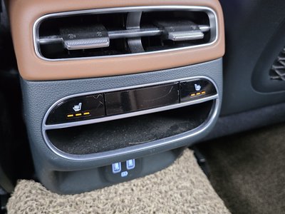 2022 Genesis GV70 — миниатюра 18