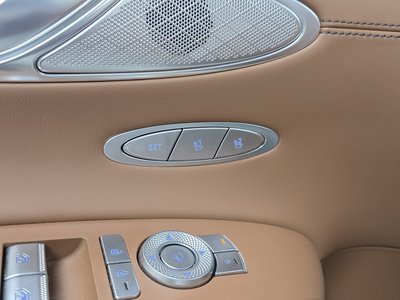2022 Genesis GV70 — миниатюра 16