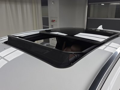 2022 Genesis GV70 — миниатюра 19