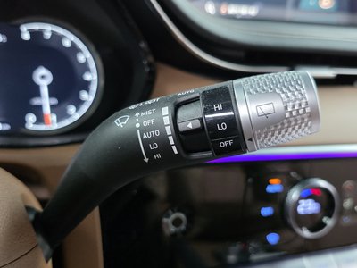 2022 Genesis GV70 — миниатюра 17