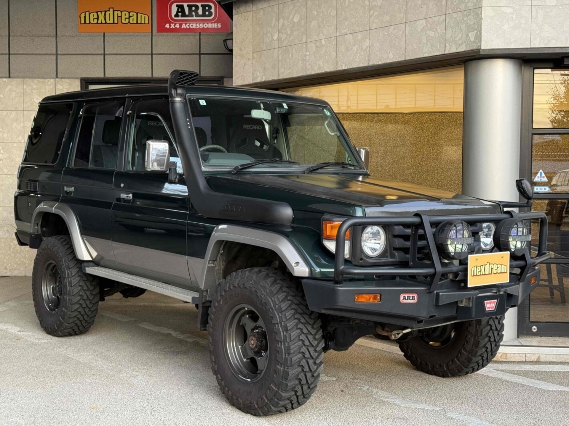 TOYOTA LAND CRUISER 70 - View 1