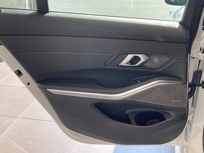 صورة مصغرة 56 لـ 2025 BMW 3 SERIES