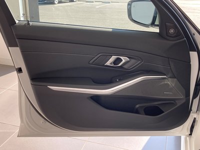 صورة مصغرة 55 لـ 2025 BMW 3 SERIES