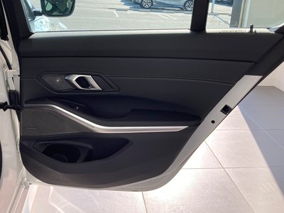 صورة مصغرة 54 لـ 2025 BMW 3 SERIES
