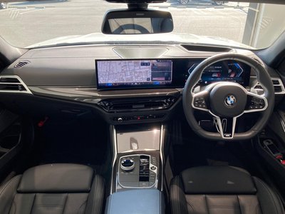 صورة مصغرة 28 لـ 2025 BMW 3 SERIES