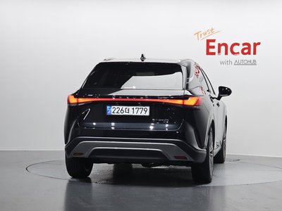 صورة 4 لـ 2023 Lexus RX