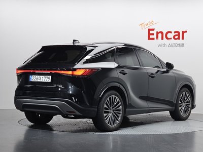 صورة 3 لـ 2023 Lexus RX