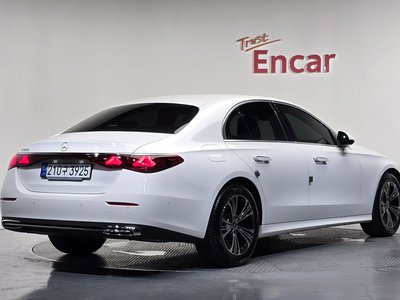 صورة 3 لـ 2024 Mercedes-BENZ E-CLASS