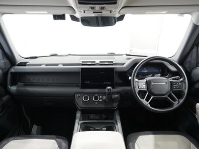LAND ROVER DEFENDER - 7