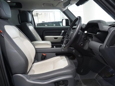 LAND ROVER DEFENDER - 8