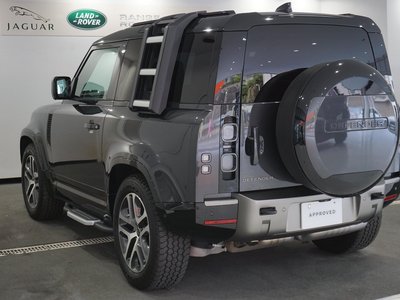 LAND ROVER DEFENDER - 4