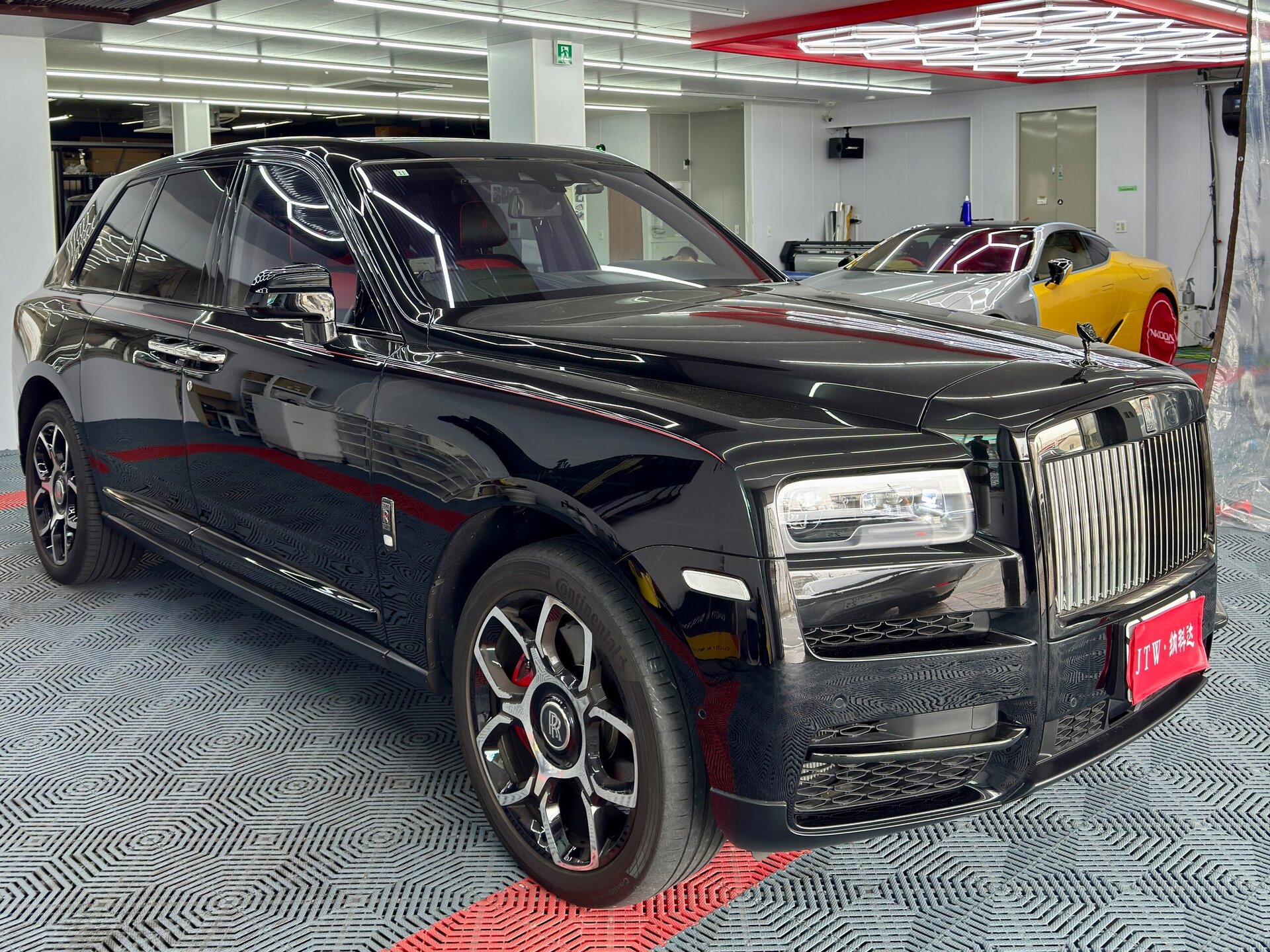 ROLLS ROYCE CULLINAN - View 1