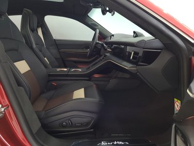صورة 8 لـ 2025 Porsche TAYCAN