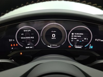2025 Porsche TAYCAN thumbnail 11