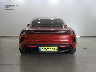 صورة 2 لـ 2025 Porsche TAYCAN