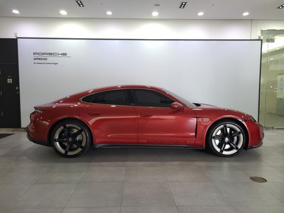 صورة 5 لـ 2025 Porsche TAYCAN
