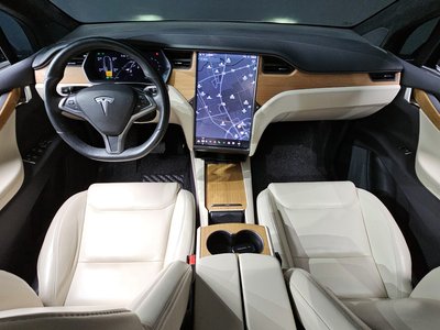 TESLA MODEL X - 5
