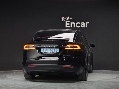 TESLA MODEL X - 3
